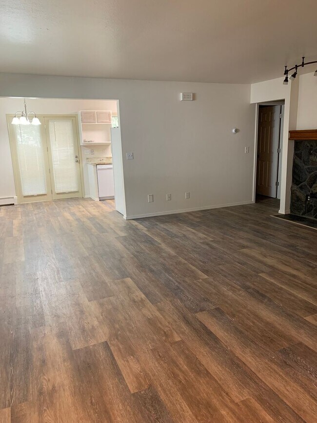 Building Photo - 1701 Elcadore Dr