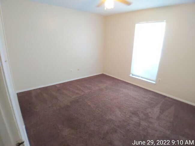 Building Photo - Apartment