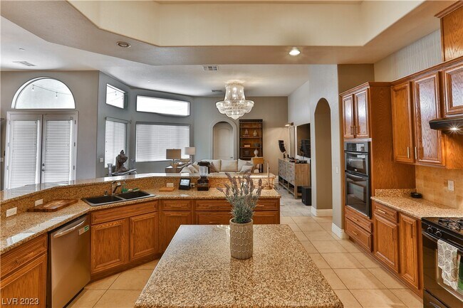 Building Photo - 6715 Arville St