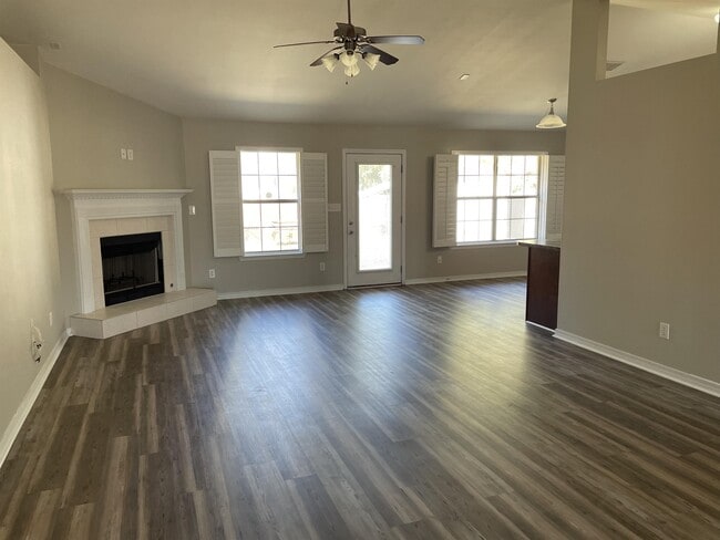 Building Photo - 8770 Kennedy Dr