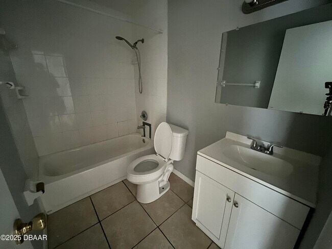 Building Photo - 1850 S Park Ave