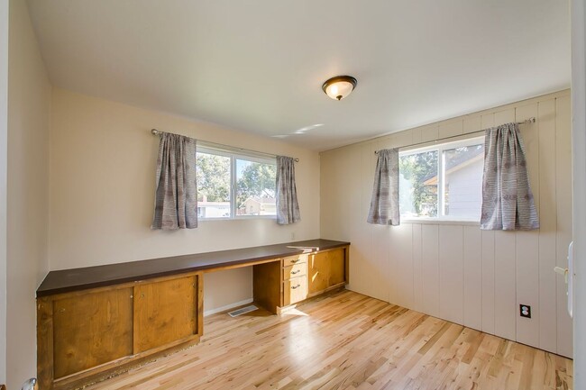 Building Photo - Boise Bench Home w/ Sun Room