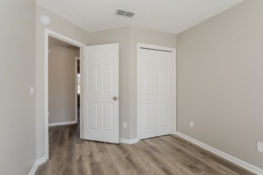 Building Photo - 3547 Barbizon Ct