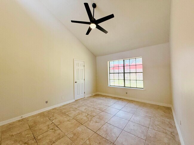 Building Photo - 907 Sandy Ln