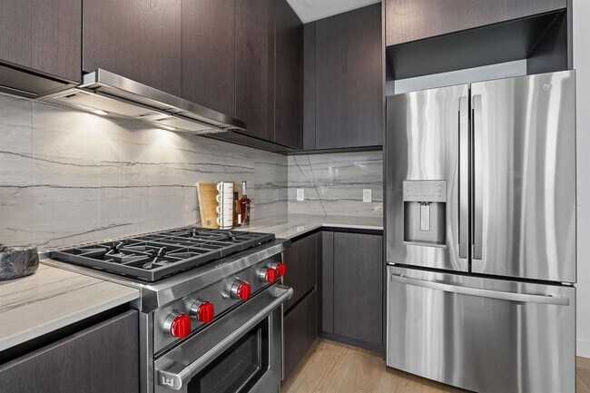 Building Photo - 610 Davis St