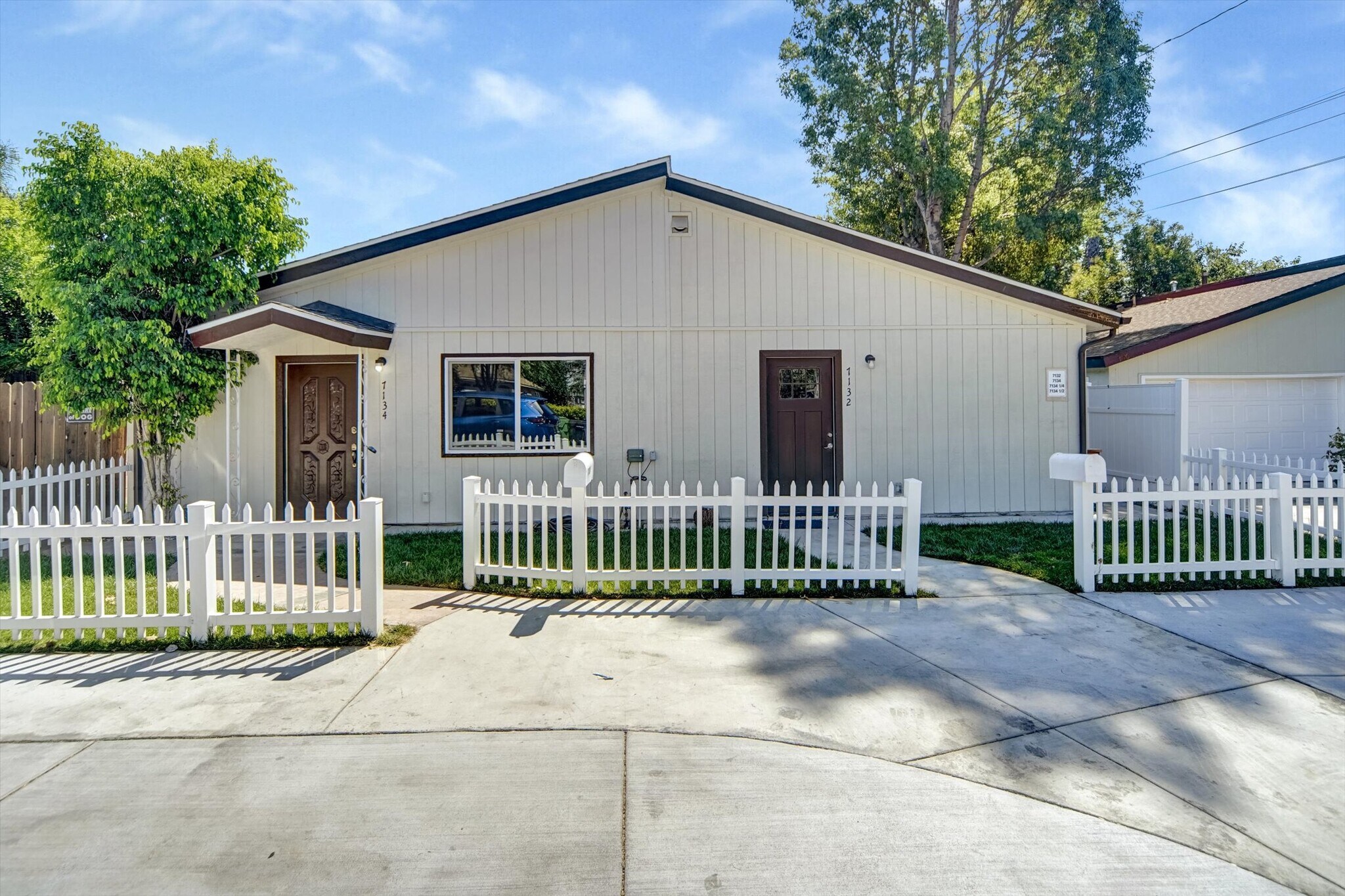 Building Photo - 7134 1/2 Yarmouth Ave