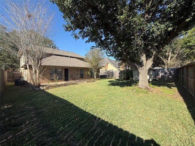 Building Photo - 523 Earls Ct Dr