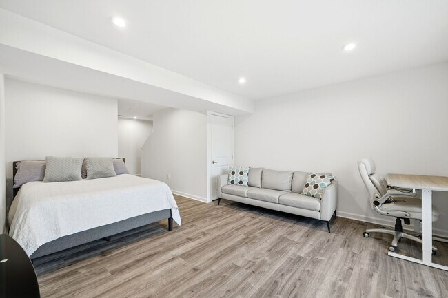 Building Photo - Modern Riverwood Retreat | Spacious 3BR Home in Prime Charlottesville Location