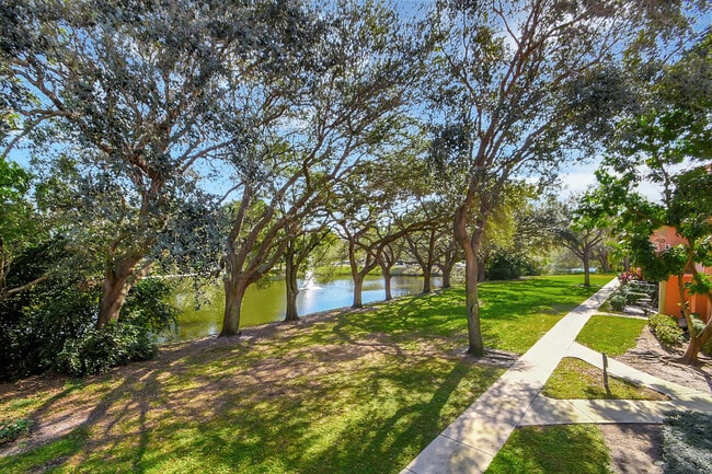 Building Photo - 2030 Alta Meadows Ln