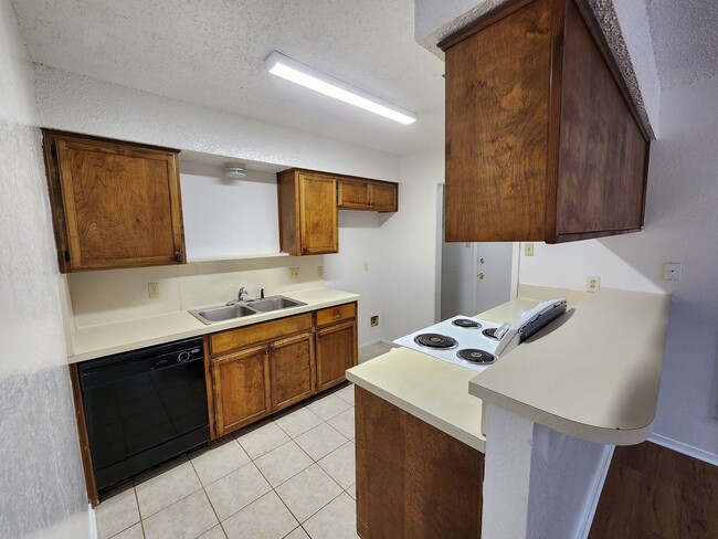 Building Photo - Charming 2 bedroom Duplex in Burleson