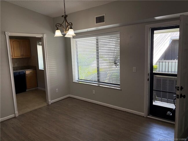 Building Photo - 800 NW Fork Rd