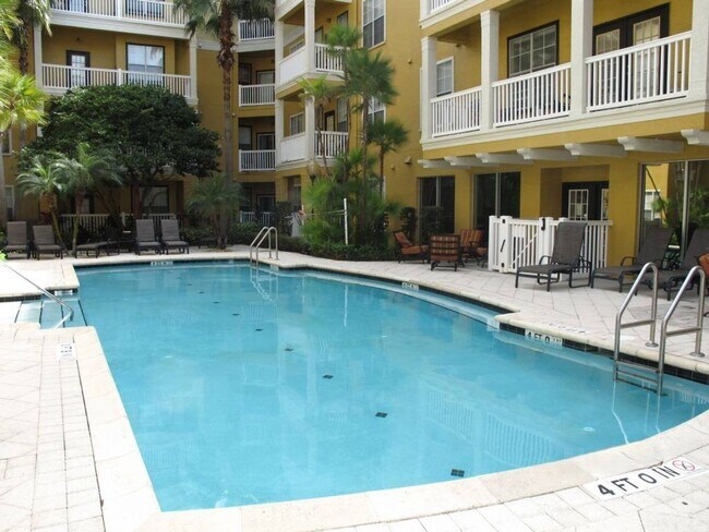 Building Photo - Beautiful Condo in the heart of Downtown O...