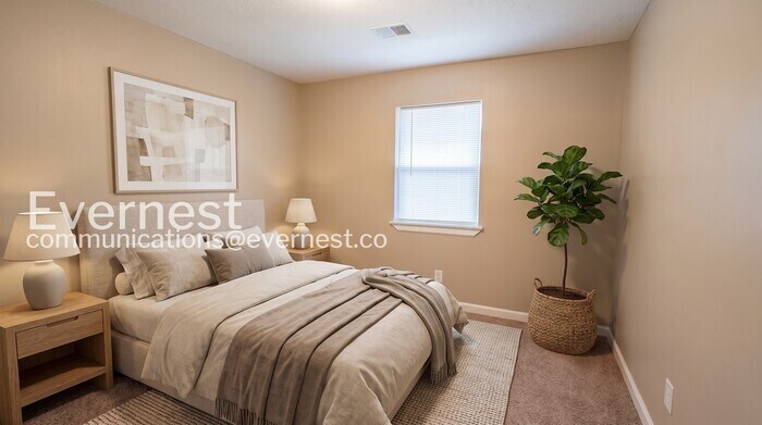 Building Photo - 1858 17th Ct N