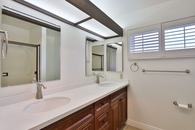 Building Photo - Spacious 3-Bedroom Scripps Ranch Home