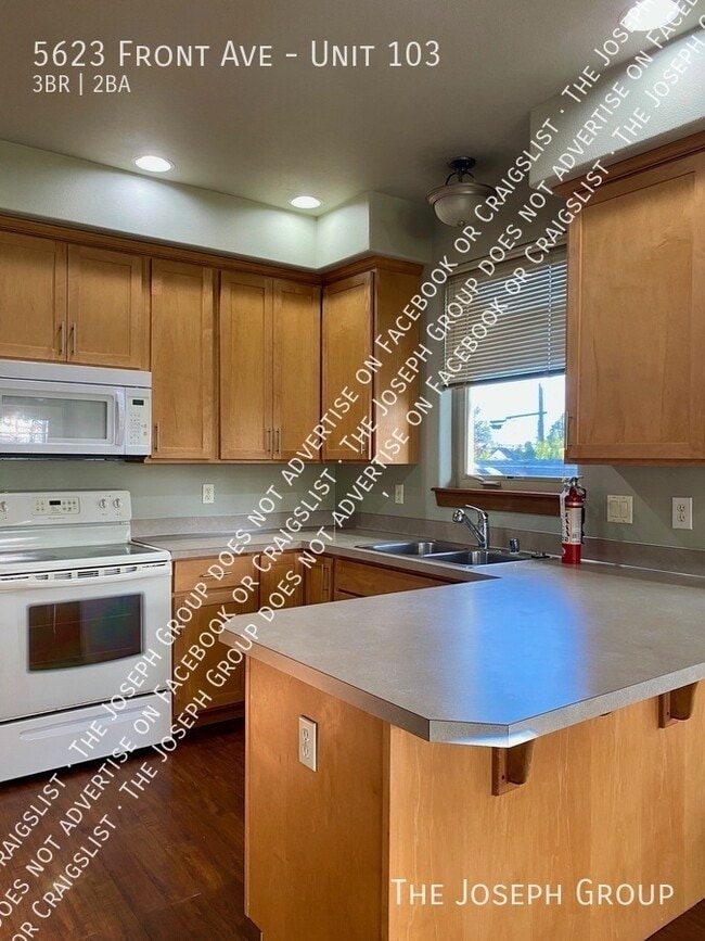 Building Photo - 5623 Front Ave