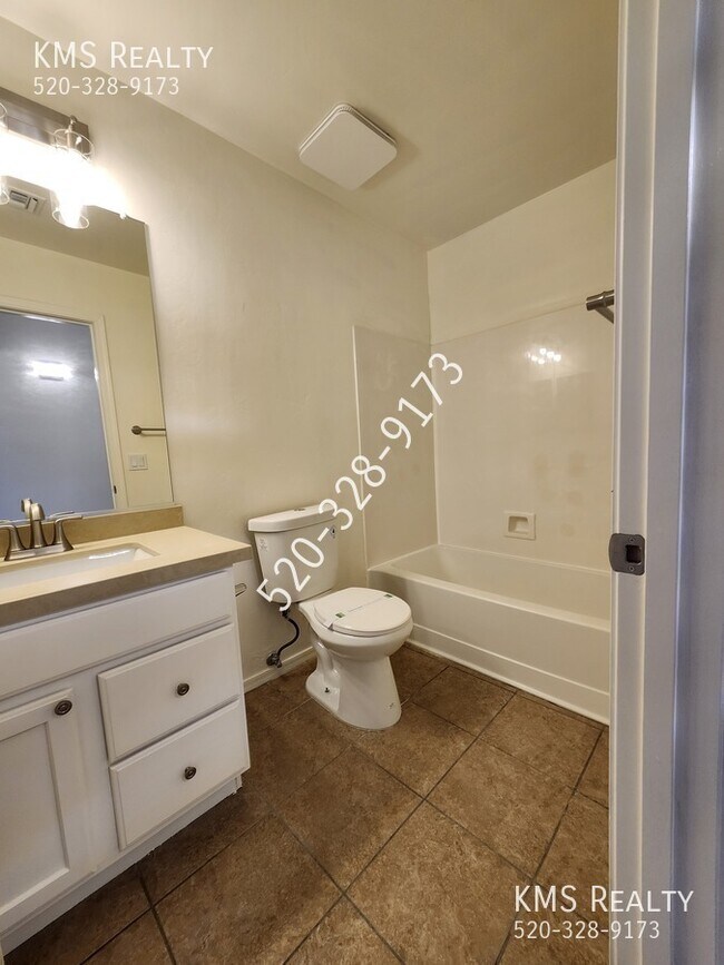 Building Photo - 6603 E Ladonna Ln