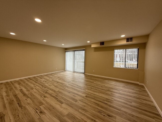 Building Photo - Remodeled 2-Bedroom!