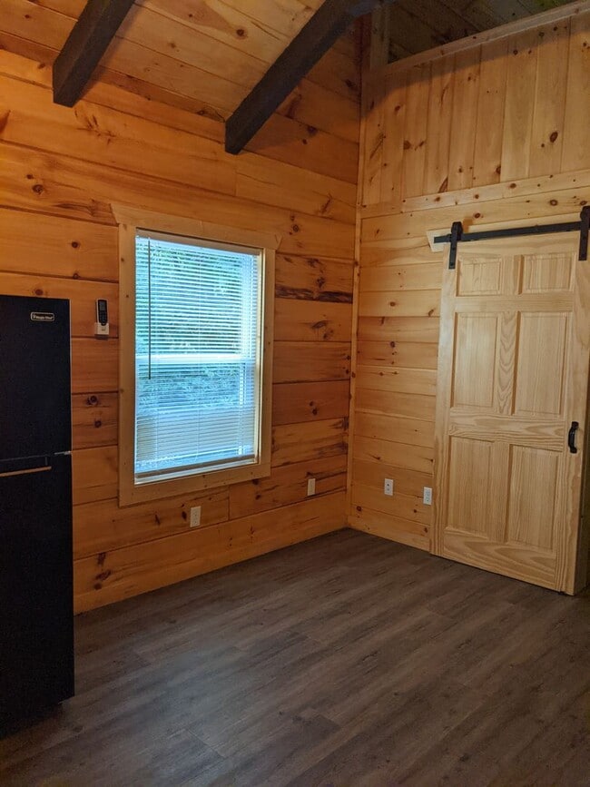 Building Photo - Private Black Mountain Cottage