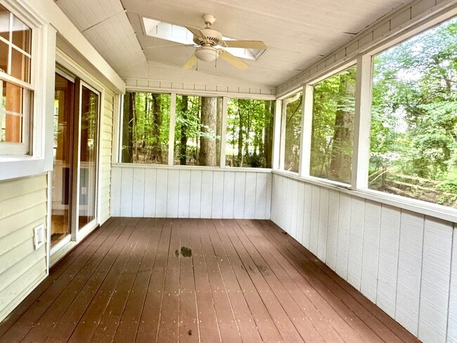 Building Photo - 4 Bed | 2.5 Bath House in Chapel Hill