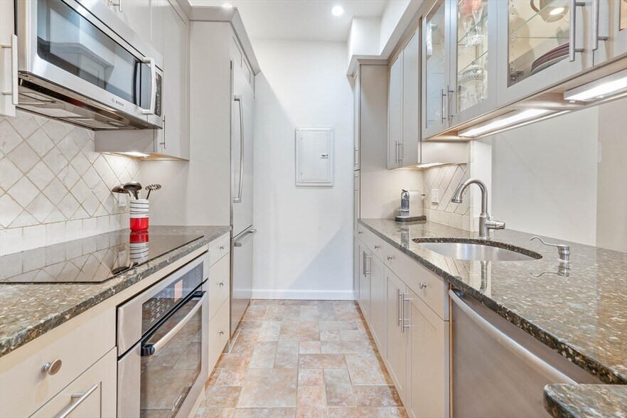 Building Photo - 257 W Newton St