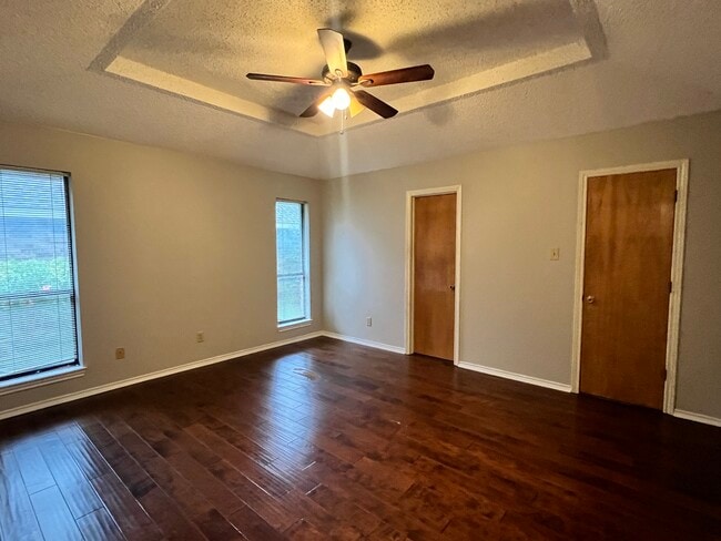 Building Photo - 505 Rustic Pl