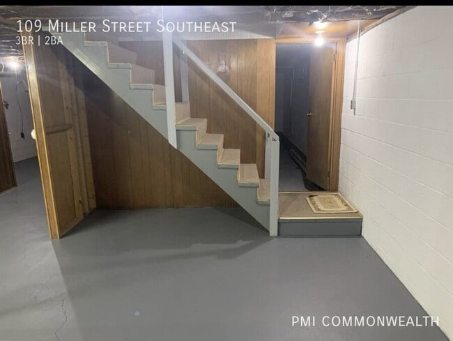 Building Photo - 109 Miller St SE