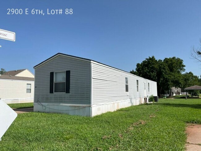 Building Photo - 2900 E 6th Ave