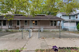Building Photo - 733 E Cherry St