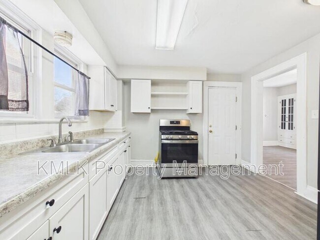 Building Photo - 429 Lovisa St