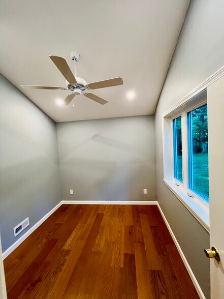 Building Photo - 45 Hannas Rd