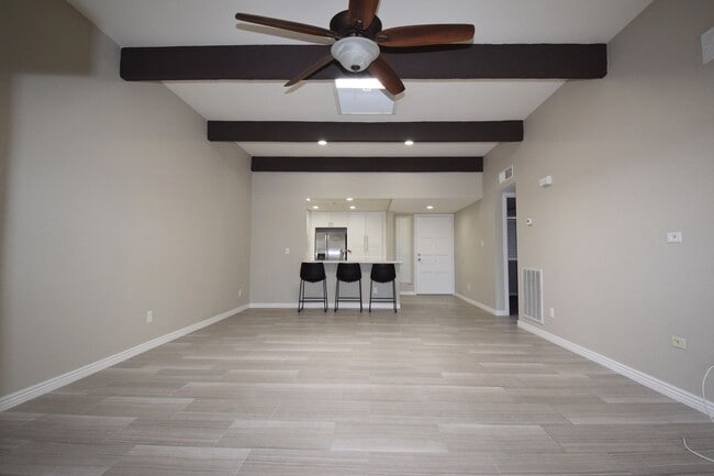 Building Photo - Beautifully remodeled Scottsdale condo bac...