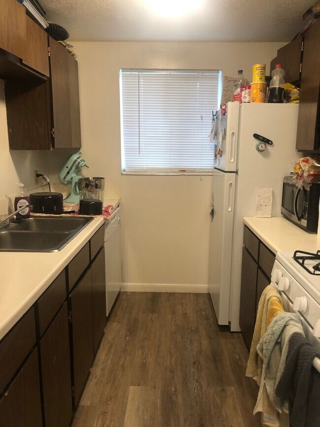 Building Photo - 1B/1B Pet Friendly Apartment South of BYU