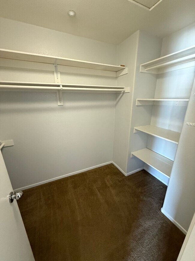 Building Photo - Move-In Ready 2BR / 2.5BA Condo for Rent – Villas Serena