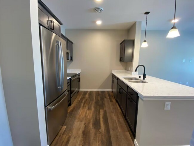 Building Photo - 608 Pine St