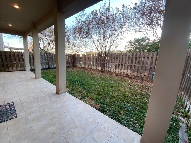 Building Photo - 9813 Sandhill Dr