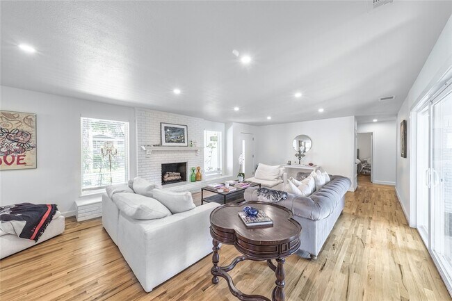 Building Photo - 5837 Clendenin Ave