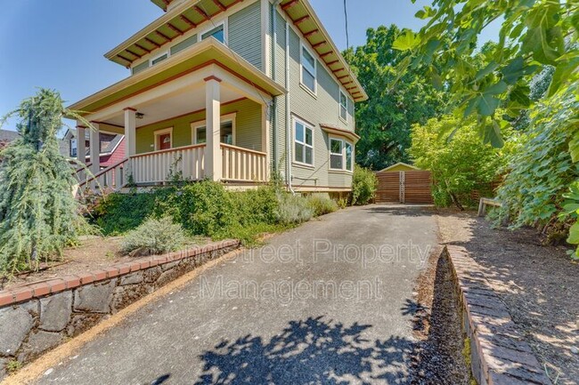 Building Photo - 5236 NE 18th Ave