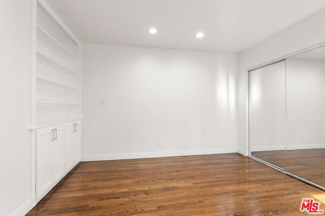 Building Photo - 3761 Sheridge Dr