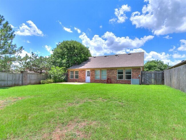 Building Photo - 18100 Calle Way