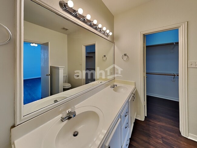 Building Photo - 1119 Chase Park Dr