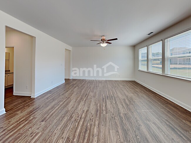 Building Photo - 3213 Pinemount Rd