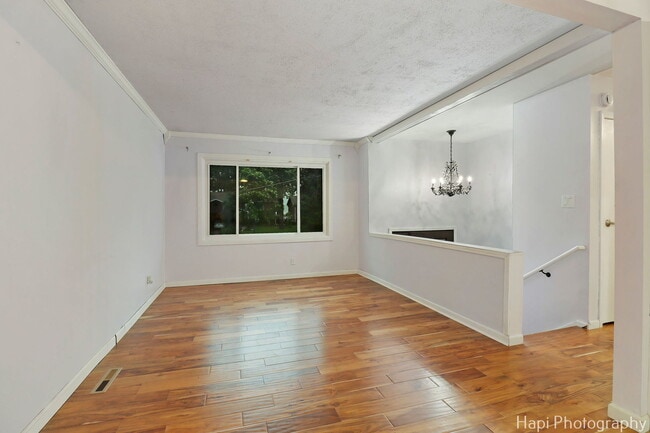 Building Photo - 4703 W Shore Dr