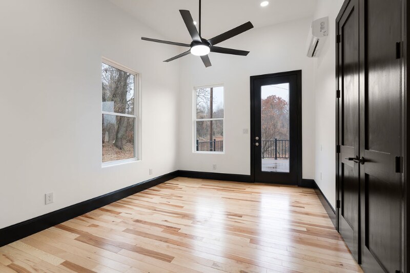 Building Photo - 92 Riverside Dr