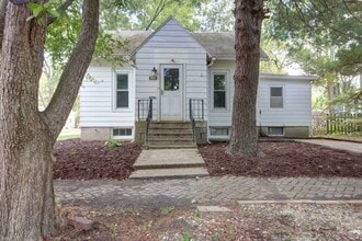 Building Photo - 3-bedroom home in Urbana available NOW!