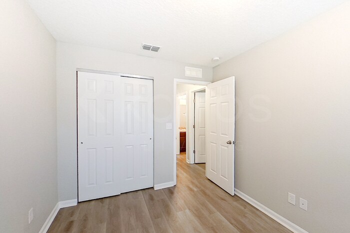 Building Photo - 1303 Mull St
