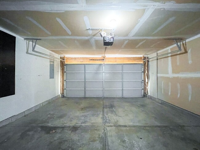 Building Photo - 4525 Golden Hinde Way