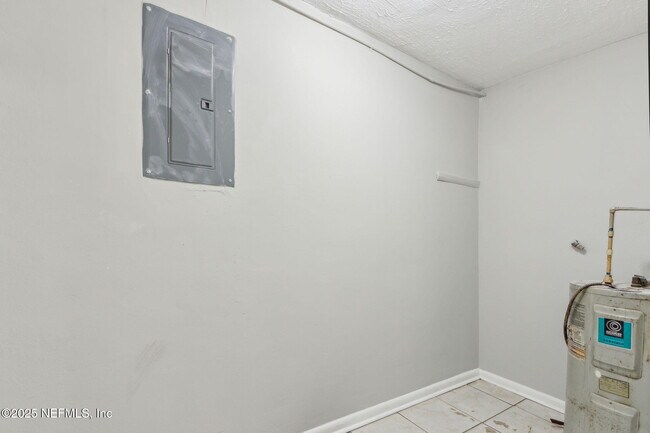 Building Photo - 1224 W 18th St