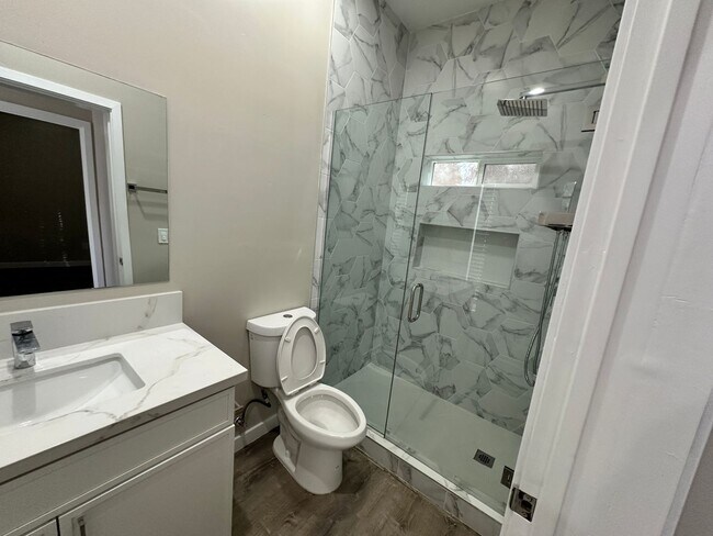 Building Photo - New (2025) 4 Bedroom House with High Ceilings