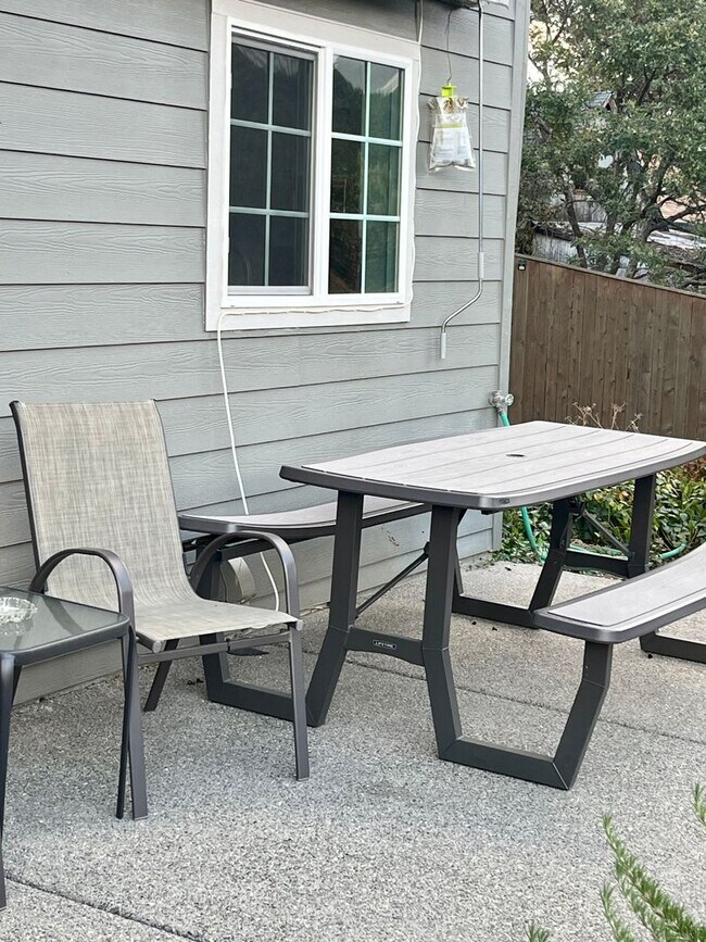 Building Photo - Short Term Rental available, Fully Furnished , 1 Bedroom, 1 Bath in Private Setting