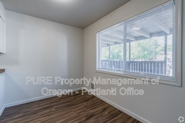 Building Photo - 760 Plymouth Dr NE